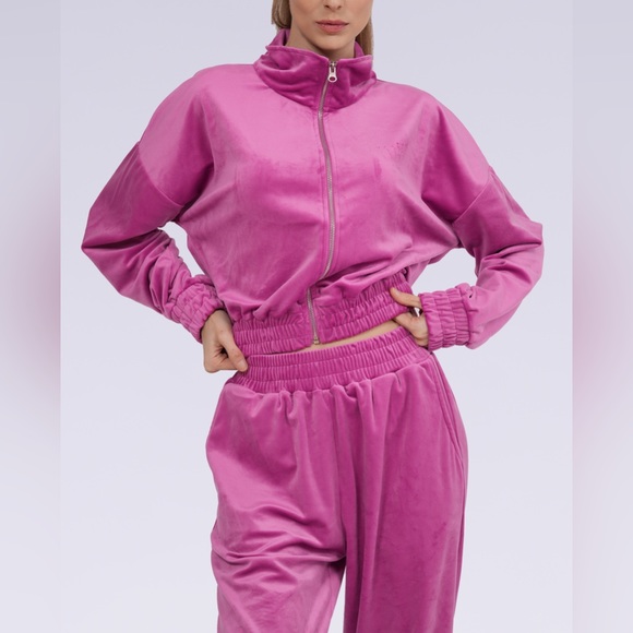 Tracksuit - Picture 3 of 4